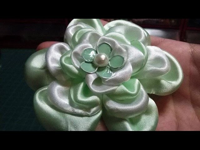 Kanzashi #89 - Flor Boleada Tecido Cetim- Miolo flor de arame e esmalte ! - DIY .サテン花. 簪