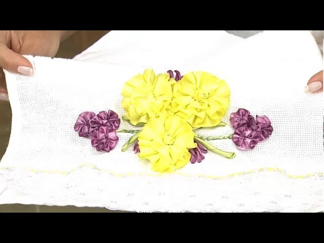 Flor dália em toalha de lavabo!