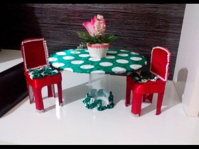 Decoração: Cadeira + mesa com material reciclável