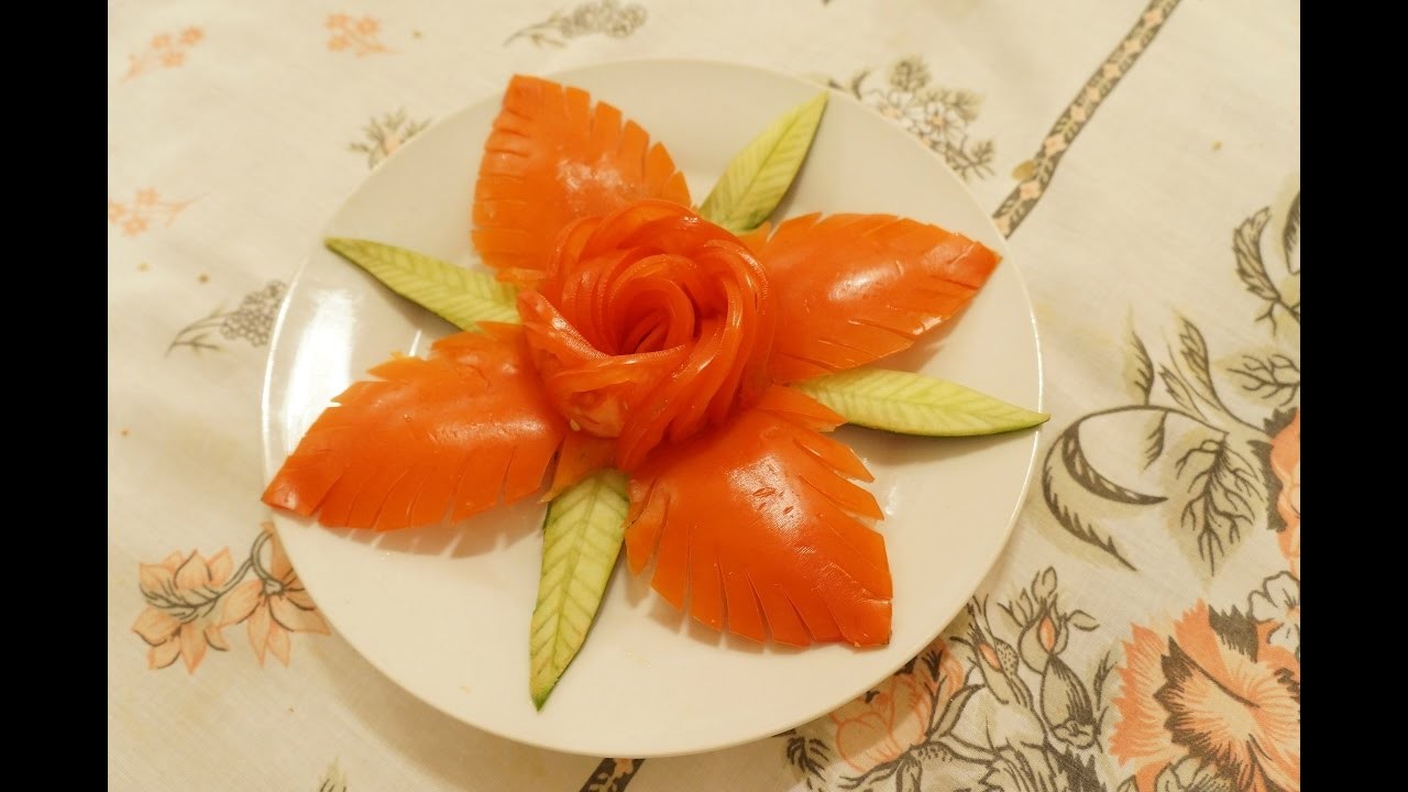 Decoração para salada - Flor de tomate.Tomato Rose (Flower Carving)