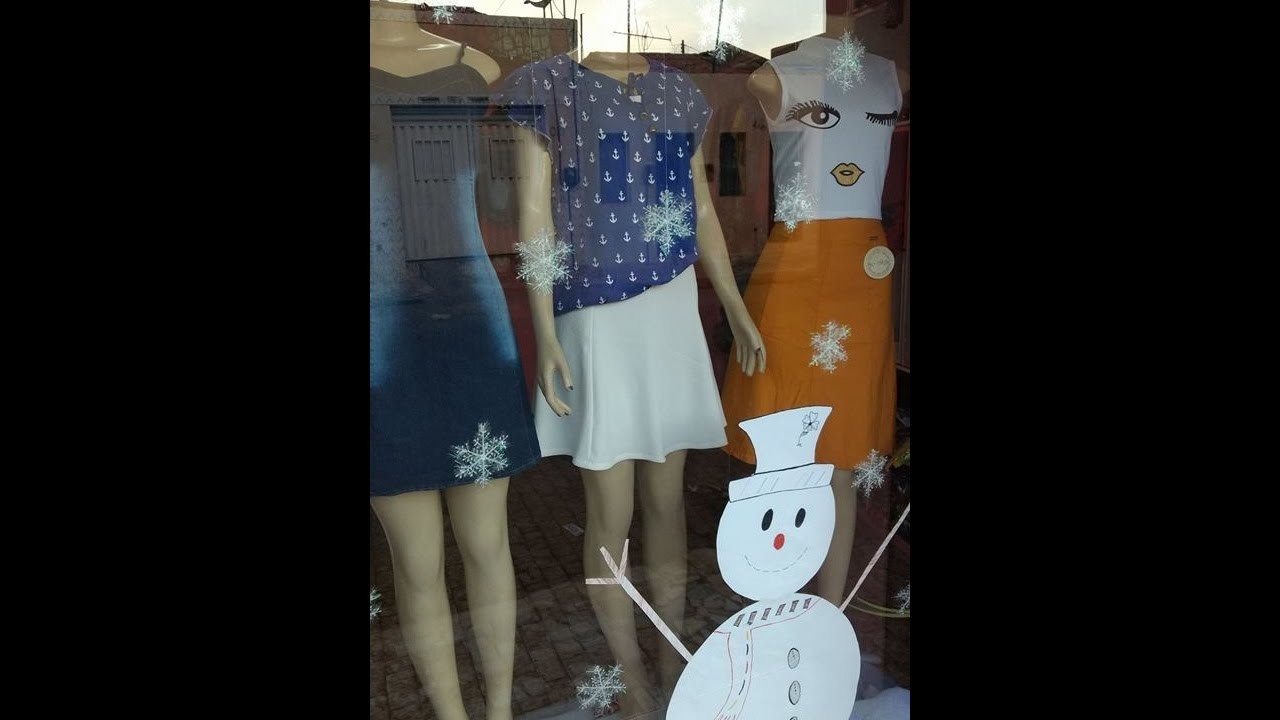 Compras e Decoração da Vitrine da loja