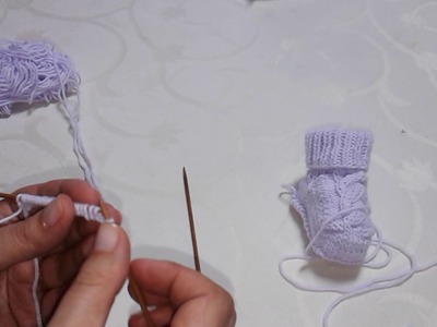 Sapatinhos bebé sem costura. Portuguese knitting, Baby booties seamless.