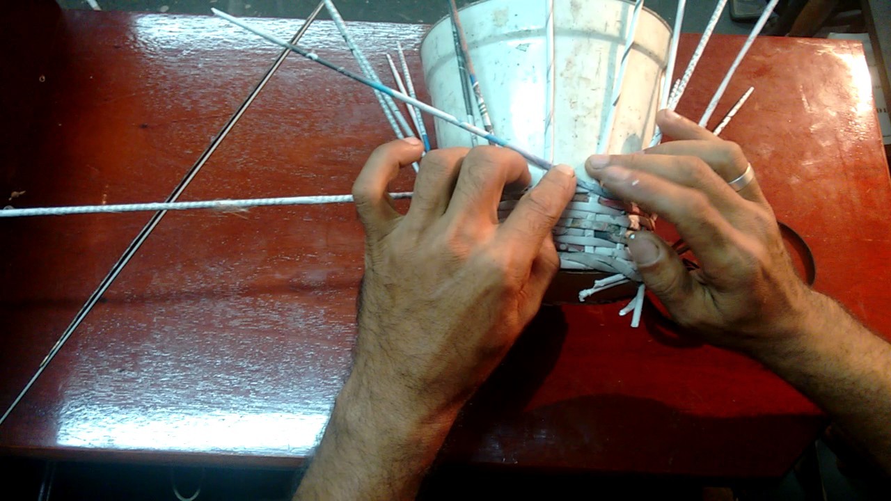 Como fazer .acabamento em corda em peças feitas com jornal- Zé Paulo- 27
