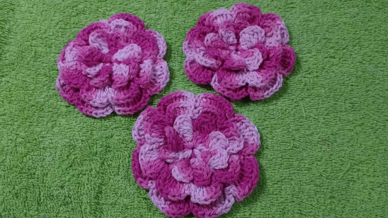 Flor  de crochê  pétalas rasteiras para aplique ,em tapetes, centro de messa, toalhas.
