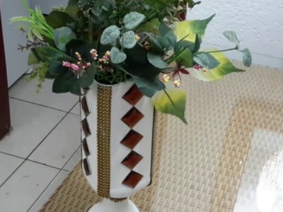 GARRAFA CORTADA E DECORADA -VAMOS RECICLAR
