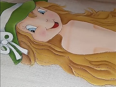 Pintando bonecas no pano de prato