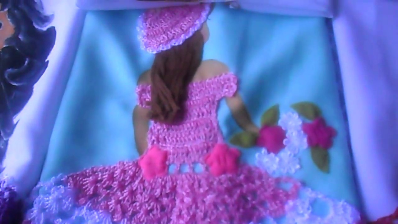 Vestido de crochê pintura de menininha
