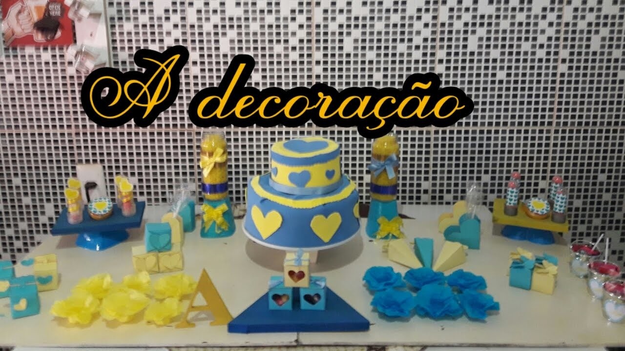 A decoração simples da festa tema coração