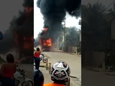 Ônibus incendiado em Araruama