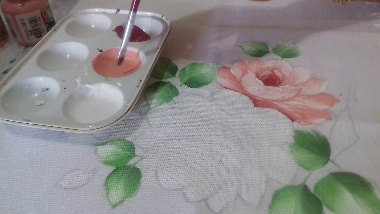 Aprenda pintar rosa branca, rosa virada, folhas e fundo.