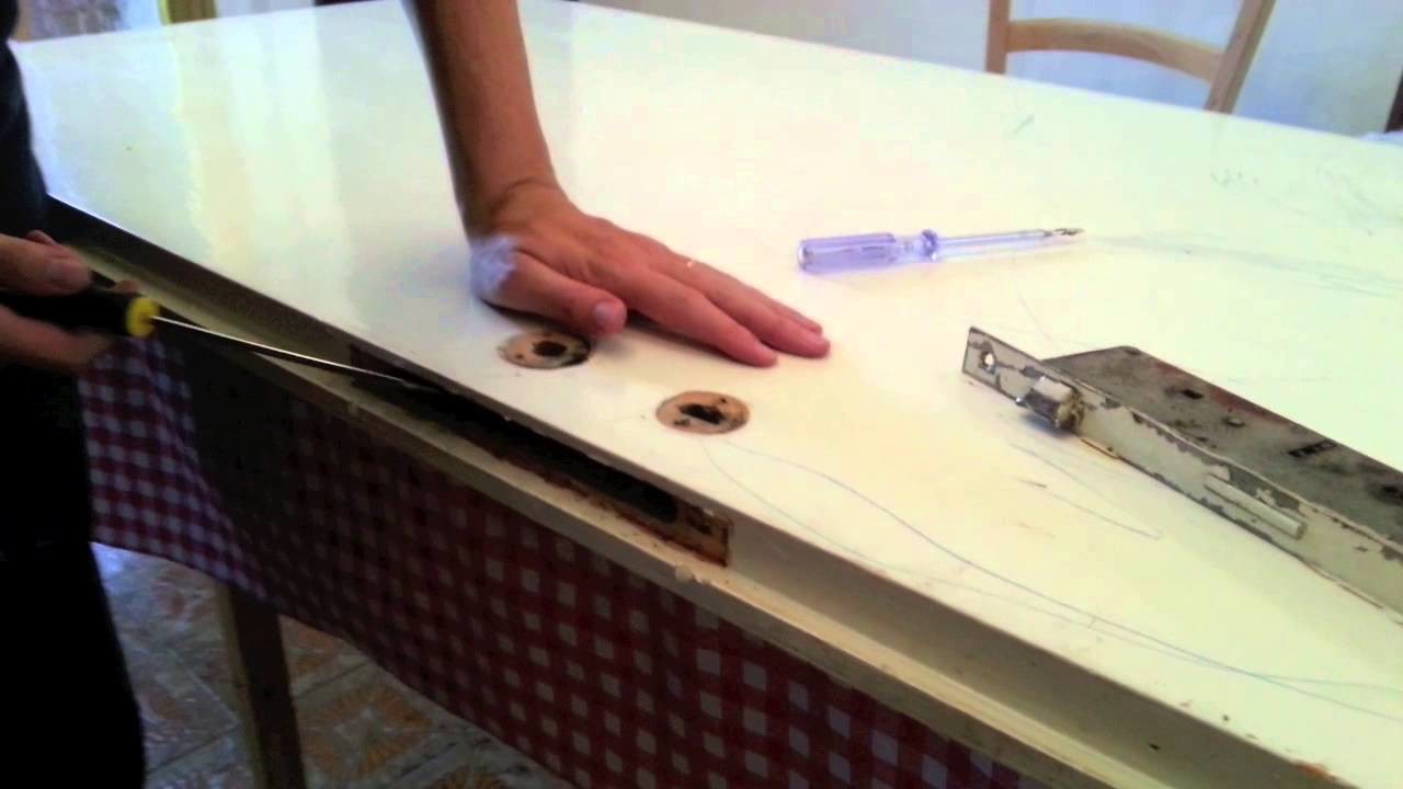 Transformando uma porta em mesa e revestindo com papel contact