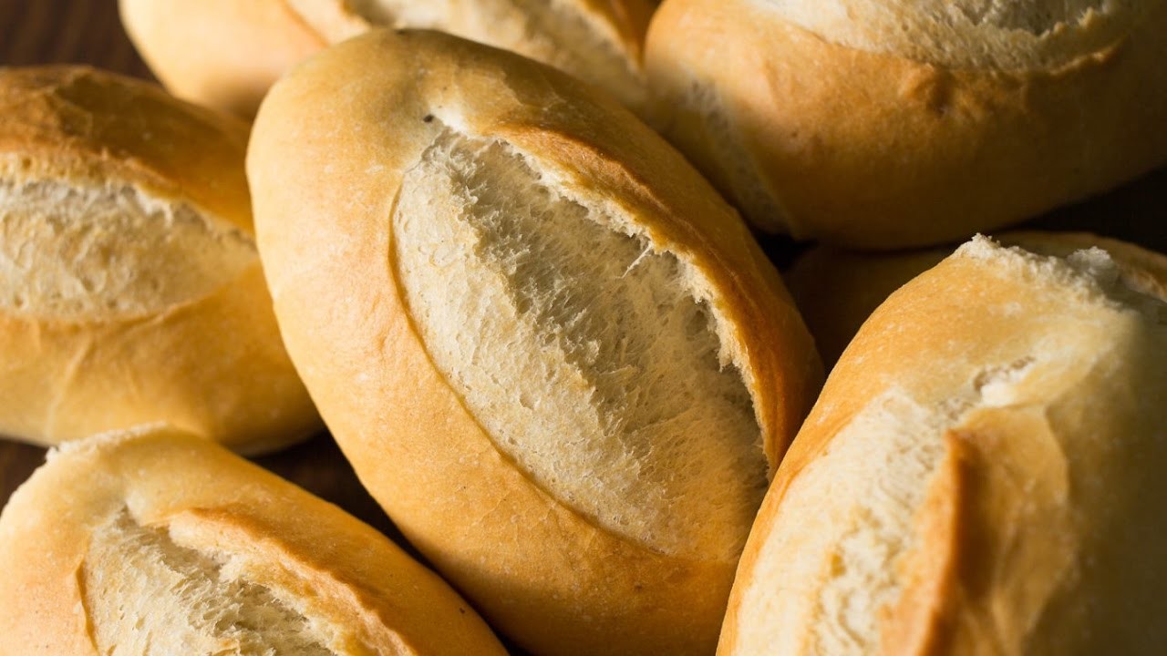 Como fazer Pão francês caseiro fácil,pão francês de padaria,culinária