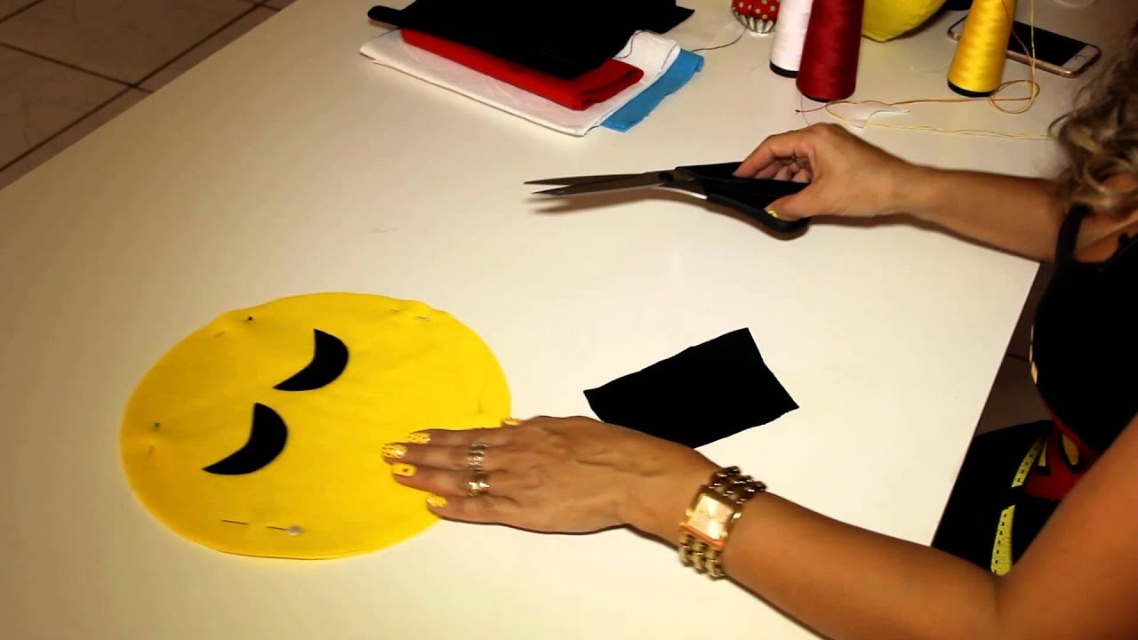 Arte em suas Mãos - Almofadas Emoji