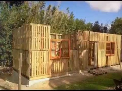 Casa construída com paletes (pallets)