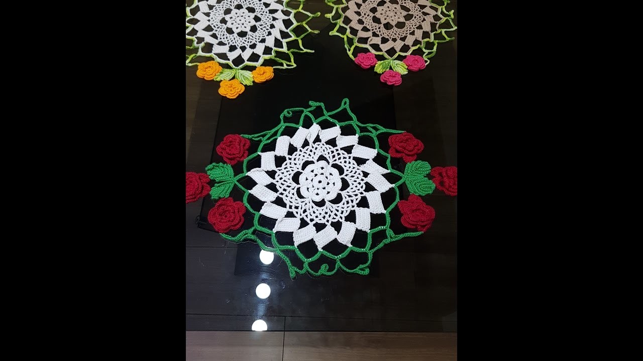 Centro de mesa vaso de flores em croche 1 de 2