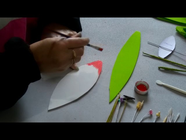 Lia artesanato olá gente mais um vídeo pra vocês dos lírios parte 01 e 02