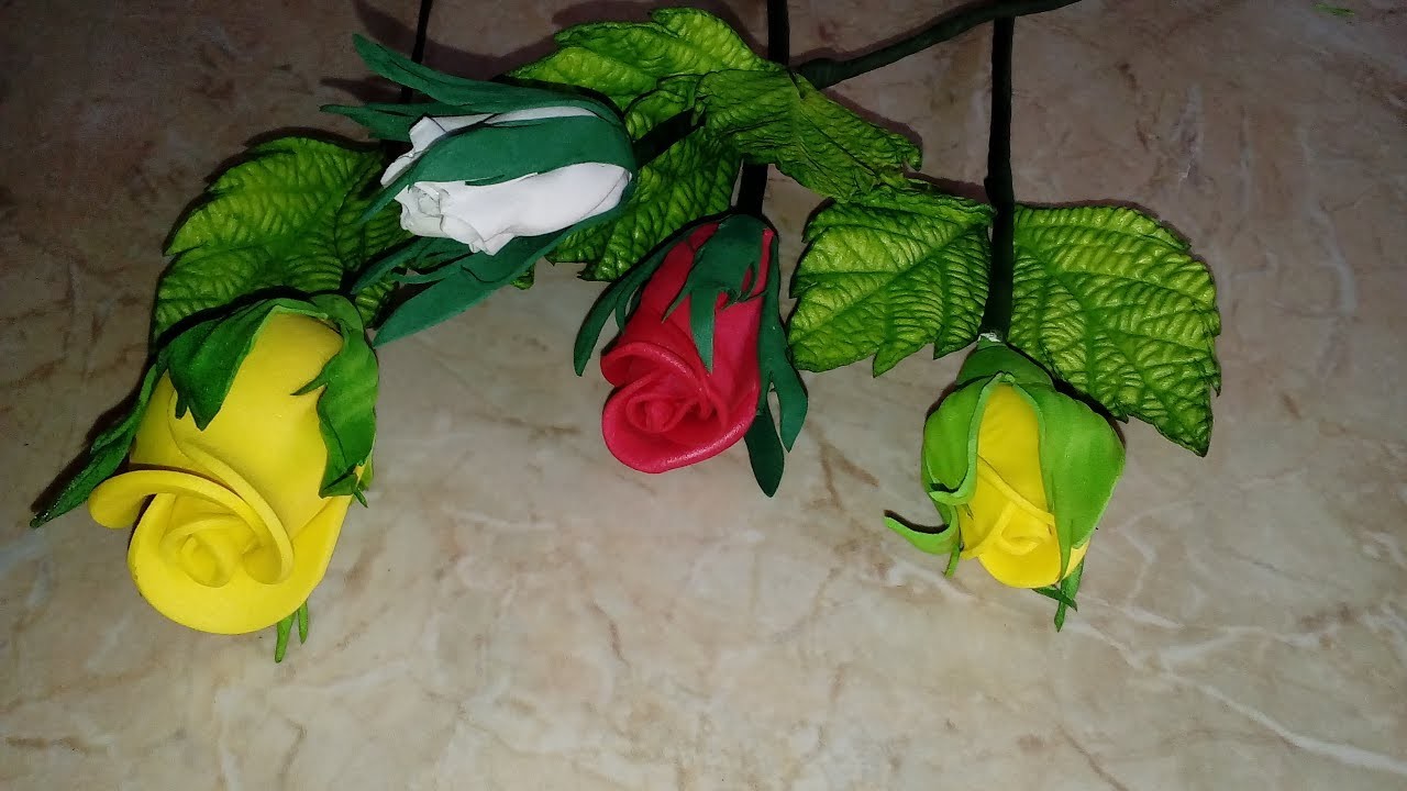 DIY Montagem de botões de rosas de E.V.A.