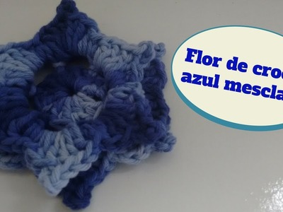 Flor de crochê azul mesclado