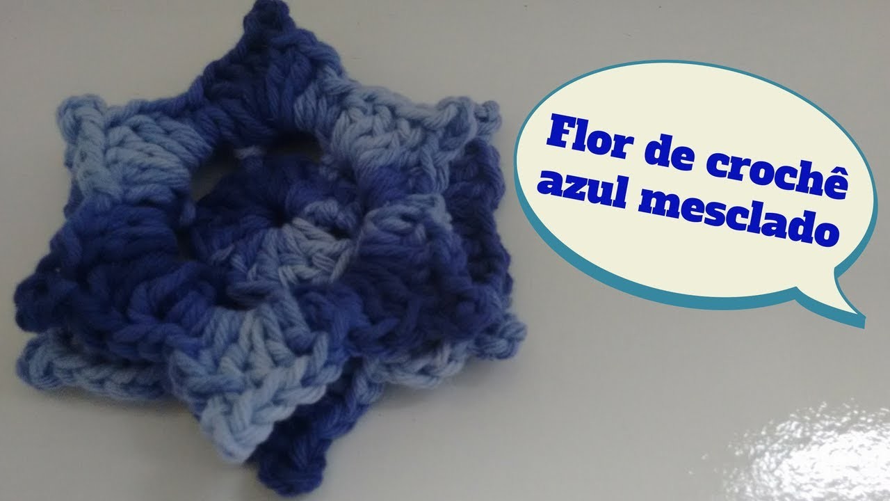 Flor de crochê azul mesclado