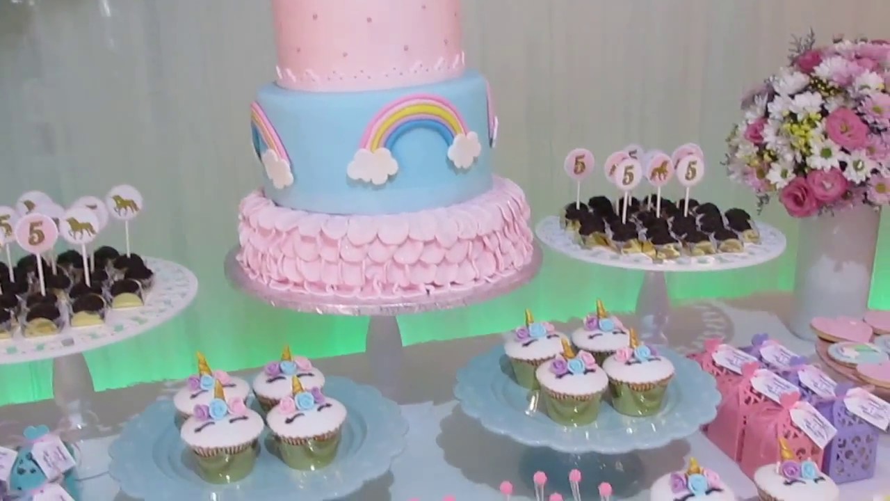 Decoração Festa Unicórnio com Arco Íris de Balões