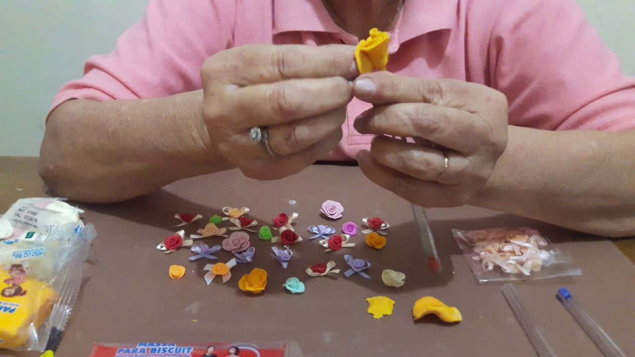 Aprenda fazer flor de biscuit com laço! Aula 1