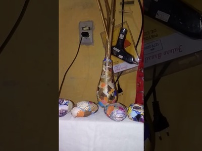 Artesanato???? reaproveitando revistas,panfletos.  ????