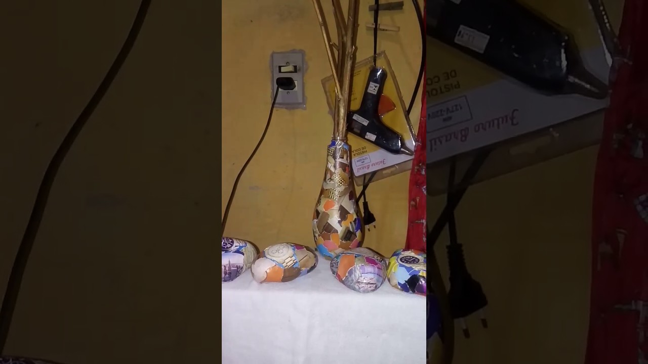 Artesanato???? reaproveitando revistas,panfletos.  ????