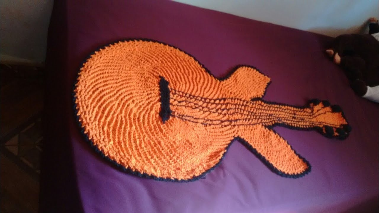 Mais um tapete em forma de guitarra