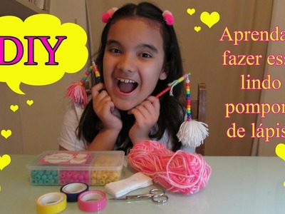 DIY  #1 - MATERIAL ESCOLAR (POMPOM SUPER FOFO PARA LÁPIS) | Cute Pompom for pencil!