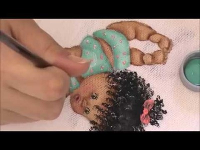 DIY - Painting baby - Bebê Negrinha - Parte 3 (Pintando a roupinha)
