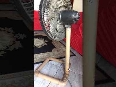 Ventilador com base de cano PVC.