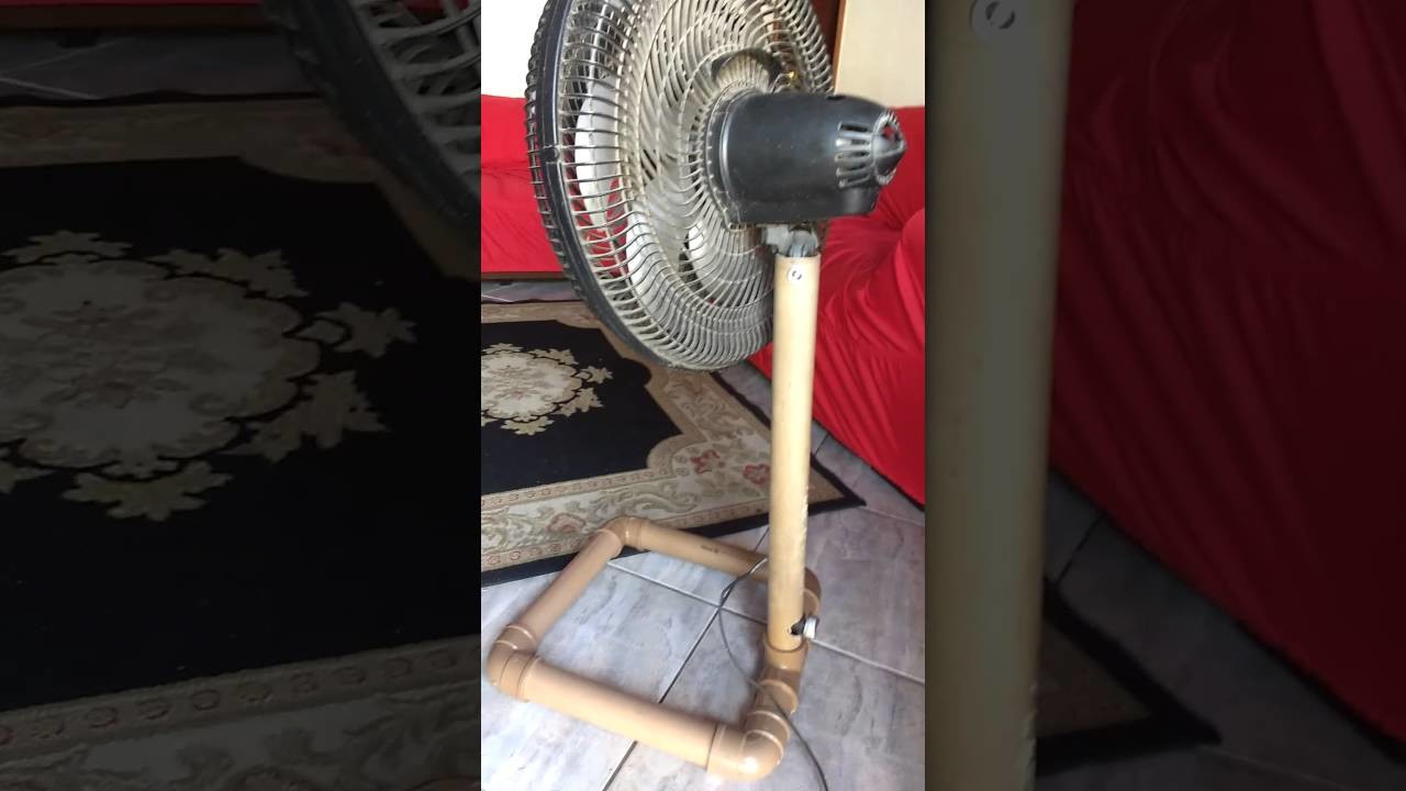 Ventilador com base de cano PVC.