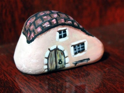 Casinha pintada na pedra para mini jardim - Little house rock painting