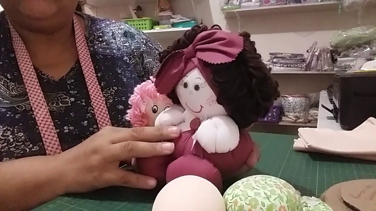 BONECA DE FUXICO PEQUENA