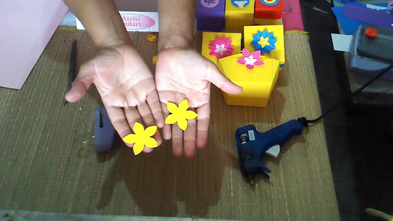 Flor de papel com furadores.scrapfesta