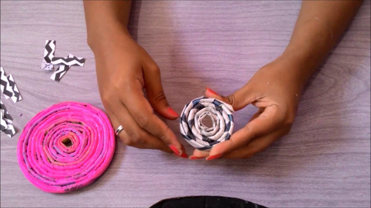 Bicicleta feita de jornal