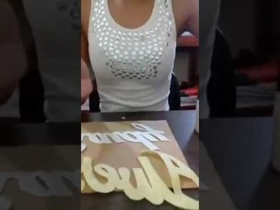 Como recortar letras no feltro usando fita adesiva