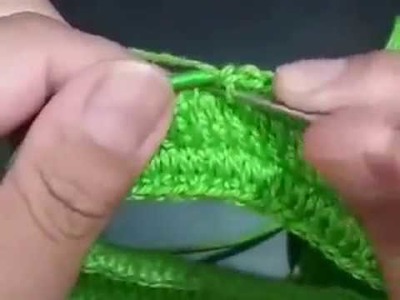 Colocando elástico no biquini de crochê
