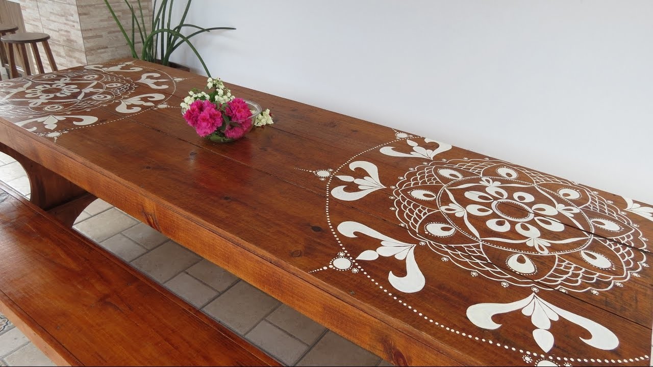 Mesa pintada com mandalas!