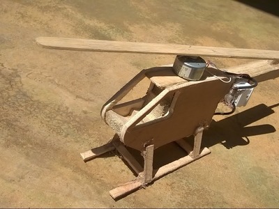 Mini helicoptero em madeira