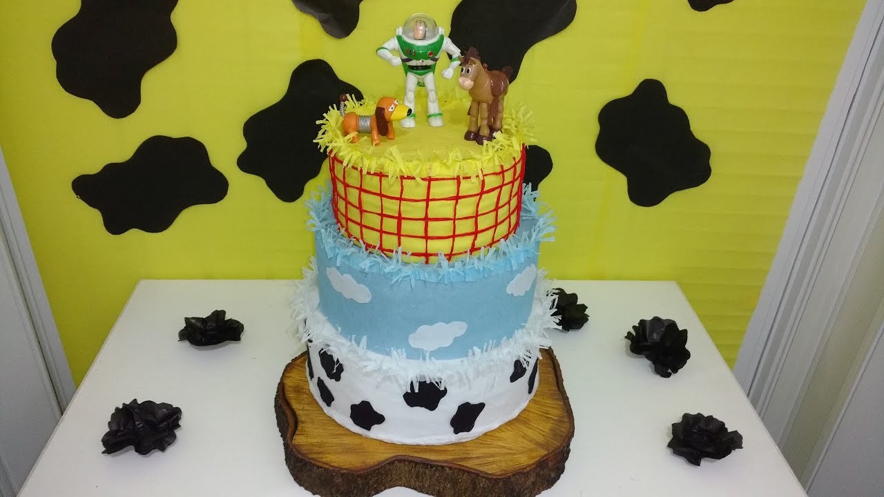 Aula 59 - Como fazer bolo fake em papel crepom - Festa Toy Story!