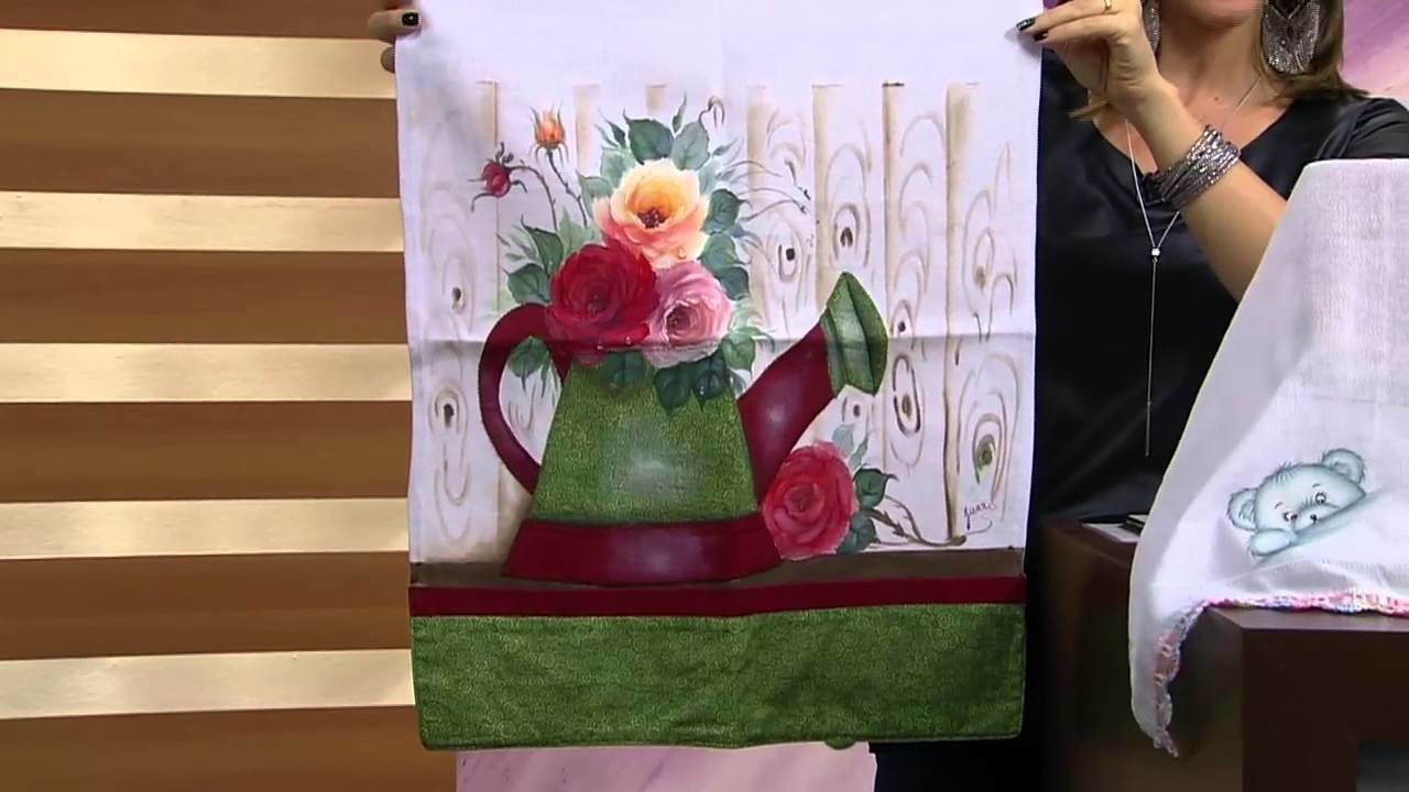 Mulher.com - 14.03.2016 - Bico de crochê e pintura em fralda - Filó Frigo PT2