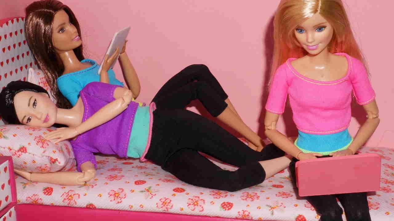 Barbie Feita Para Mexer  Rosa, Roxo e Azul - review das bonecas super articuladas