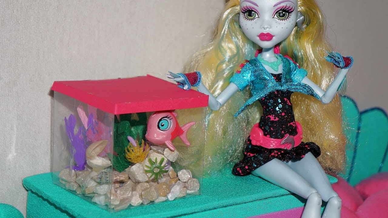 Como fazer aquário para boneca Monster High, Barbie, etc