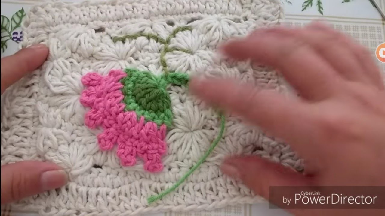Flor de crochê delicada para aplicação