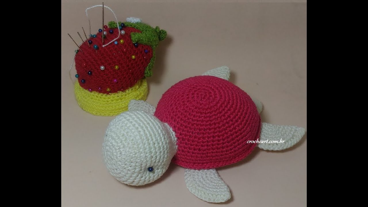 Amigurumi  tartaruga marinha feita com linha Ane e cela dupla.