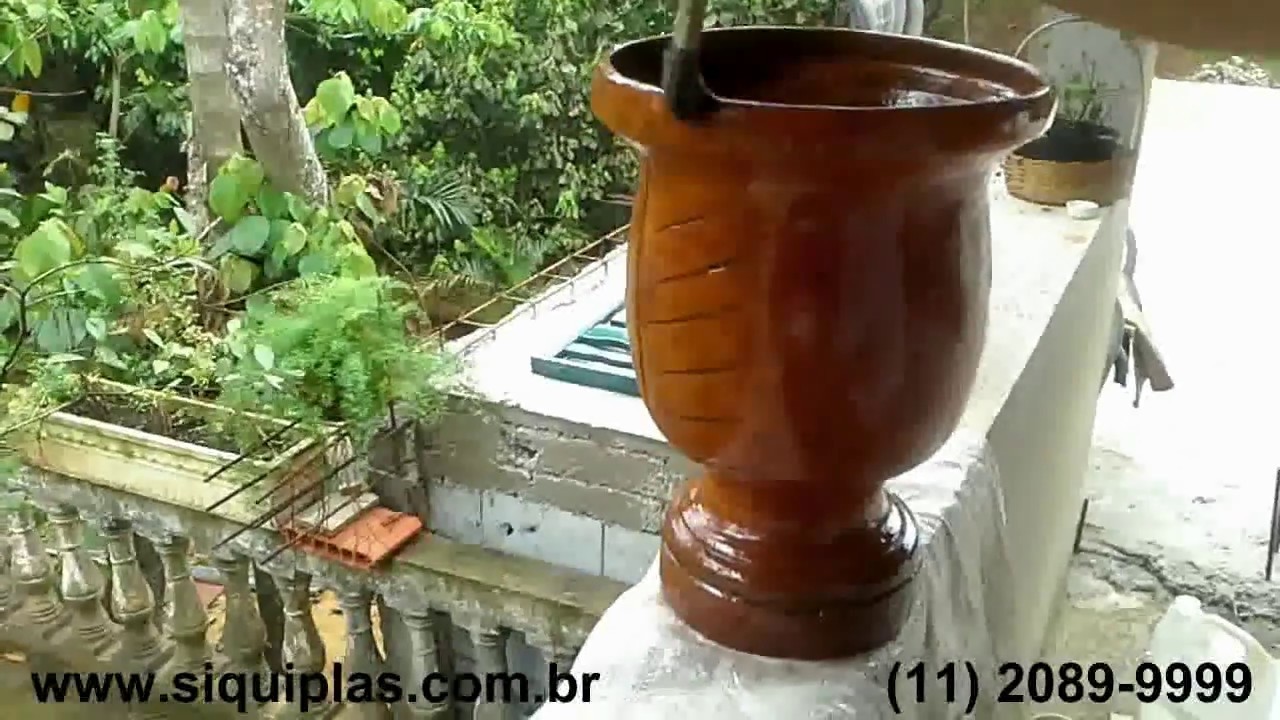 Aplicação de verniz em vaso de cerâmica - Siq Acripiso