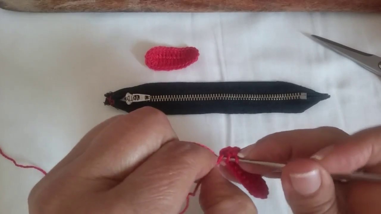 Como colocar  o ziper em uma necesser,ou bolsa de croche