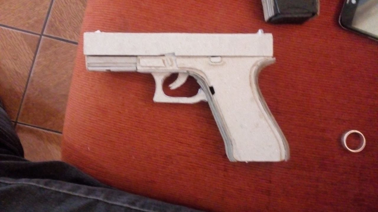 Glock 17 de papelao ( glock 17 cardboard)