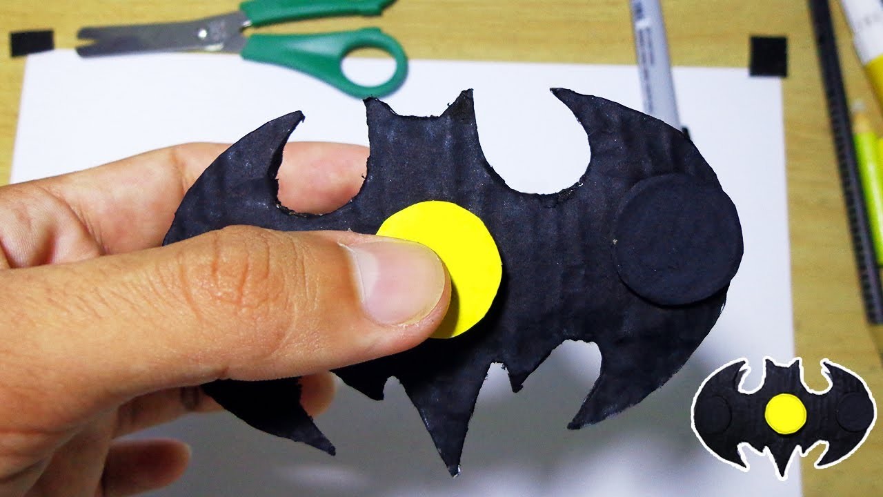 Como Fazer um Fidget HAND SPINNER do BATMAN de Papelão